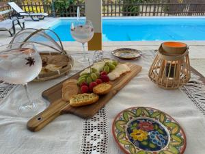 a table with a tray of food and glasses of wine at Monte Santo in Montargil