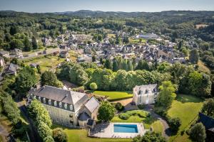 Bazén v ubytování Le Prieuré Corrèze nebo v jeho okolí