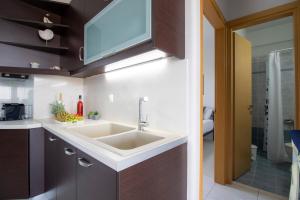 Kuchyň nebo kuchyňský kout v ubytování Comfy Beachside Flat with Seaview 2 + 20 fotografií