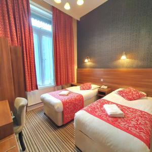 Postel nebo postele na pokoji v ubytování Oliver Hotel