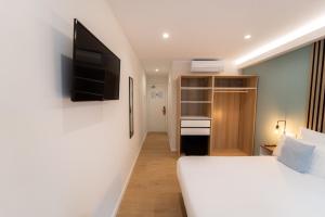 I'M Room Suites Nuevos Ministerios - Bernabeu 'Digital Access'客房内的一张或多张床位