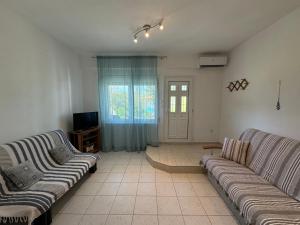 Fotografie z fotogalerie ubytování Family House for rent v destinaci Metamorfosi