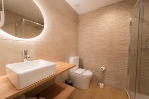 I'M Room Suites Nuevos Ministerios - Bernabeu 'Digital Access'的一间浴室