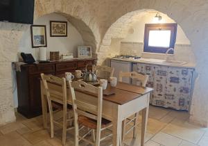 Kuchyň nebo kuchyňský kout v ubytování Trulli Soave
