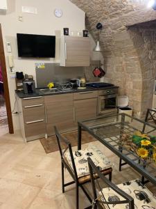 Η κουζίνα ή μικρή κουζίνα στο ANTICA DIMORA casa vacanze +12 φωτογραφίες
