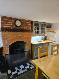 Dapur atau dapur kecil di House in historic Winchester