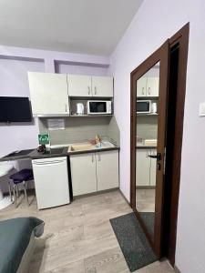 A kitchen or kitchenette at Saraya