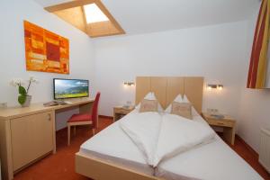 Łóżko lub łóżka w pokoju w obiekcie Hotel Glasererhaus