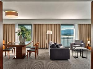 Posezení v ubytování Heron Live Hotel Marina & SPA
