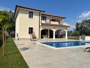 Bazén v ubytování Villa Luna nebo v jeho okolí