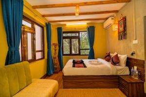 Letto o letti in una camera di Nepali Heritage Hotel