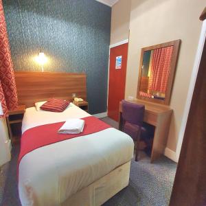 Postel nebo postele na pokoji v ubytování Oliver Hotel