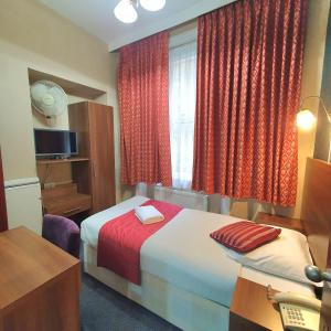 Postel nebo postele na pokoji v ubytování Oliver Hotel
