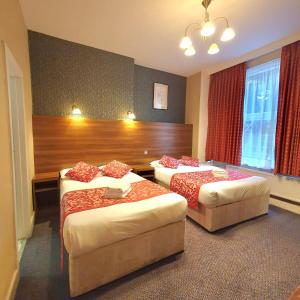 Postel nebo postele na pokoji v ubytování Oliver Hotel