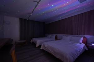 Ένα ή περισσότερα κρεβάτια σε δωμάτιο στο Yong Li Hotel