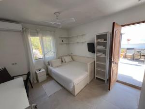 A bed or beds in a room at Studio Views Apartment, Cortijo Fruitful Hills