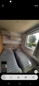 Postel nebo postele na pokoji v ubytování Logement calme