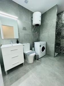 Bilik mandi di Zulia Suites, Masca, Teide, Los Gigantes, Excursions, AC, Wifi-4 +10 gambar
