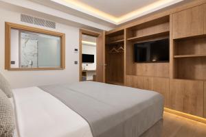 TV a/nebo společenská místnost v ubytování Acandia Hotel