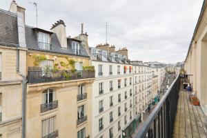 a view from a balcony of buildings in paris at Appartement Quartier Place de la Bastille Free Netflix in Paris