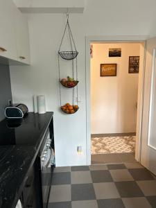 Kuchyň nebo kuchyňský kout v ubytování Stilvolle, große Ferienwohnung in der Hallertau, Nähe Pfaffenhofen & Scheyern + 6 fotografií