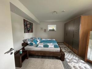 Postel nebo postele na pokoji v ubytování Stilvolle, große Ferienwohnung in der Hallertau, Nähe Pfaffenhofen & Scheyern