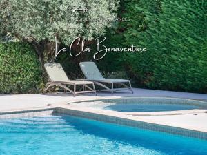 Bazén v ubytovaní Villa Rêve de Plage proche St-Tropez alebo v jeho blízkosti