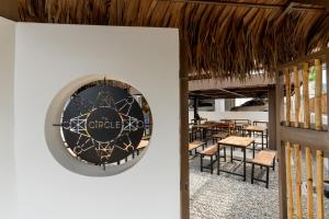 Veitingastaður eða matsölustaður á The Circle Hostel, La Union