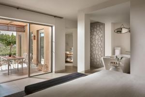 Posteľ alebo postele v izbe v ubytovaní Eagles Villas - Small Luxury Hotels of The World