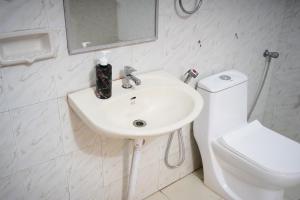 Dutch Square Hostel的一间浴室