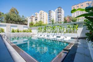 The swimming pool at or close to Awen Lara Hotel