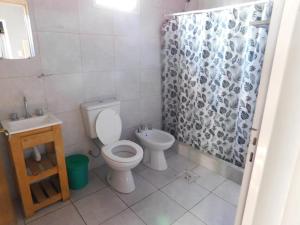 Ένα μπάνιο στο Cabañas La Enriqueta +33 φωτογραφίες
