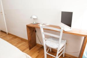 Televízia a/alebo spoločenská miestnosť v ubytovaní Florian Rooms Guest House