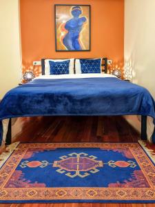 A bed or beds in a room at a 2 min de la Catedral