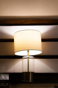 a lamp that is attached to a wall at Infinity Suites triple room 209 in Cancún +1 photo