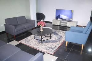 TV a/nebo společenská místnost v ubytování The Blue Resort