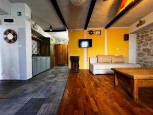 Kuchyň nebo kuchyňský kout v ubytování Comfortable apartment in Betina, 52 m², air-conditioned