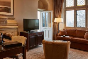 TV a/nebo společenská místnost v ubytování Stanbrook Abbey Hotel, Worcester