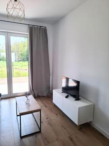 Ένα ή περισσότερα κρεβάτια σε δωμάτιο στο Apartament z dużym ogródkiem