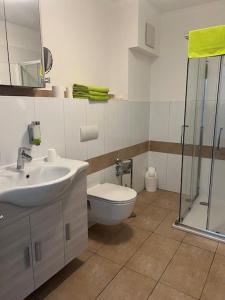 Ένα μπάνιο στο Apartment mit 1 Schlafzimmer HI-1