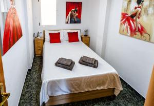 Łóżko lub łóżka w pokoju w obiekcie SunRise Den, a pie de playa, vista al mar y piscina