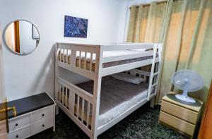 Łóżko lub łóżka w pokoju w obiekcie SunRise Den, a pie de playa, vista al mar y piscina
