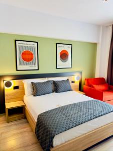 Postel nebo postele na pokoji v ubytování Orb Inn + 11 fotografií