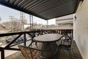 a patio with a table and chairs on a balcony at Historic Apt Near Music Row-Hillsboro Village in Nashville