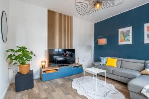 a living room with a couch and a tv at 90 RELAX HOMEDESIGN Apartment in Elmshorn bei Hamburg in Elmshorn