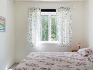 Ένα ή περισσότερα κρεβάτια σε δωμάτιο στο Chalet Lindby Pärlan by Interhome