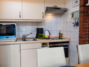 Kuchyň nebo kuchyňský kout v ubytování Holiday Home Klaffmuschel by Interhome