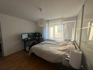 Ένα ή περισσότερα κρεβάτια σε δωμάτιο στο Apartment near Stroomi beach