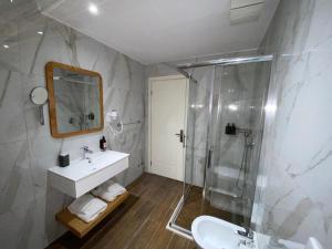 Vannituba majutusasutuses Hotel Vila Zeus