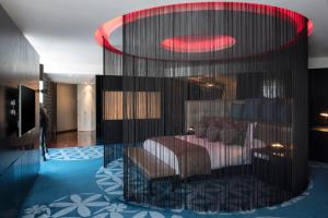 Una cama o camas en una habitación de W Doha